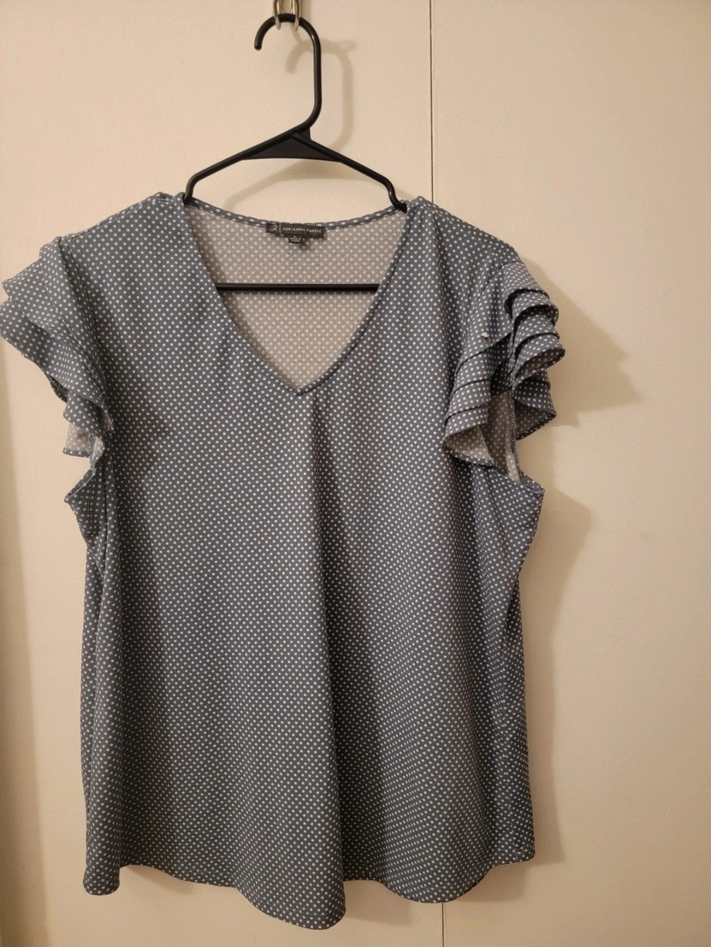 Adrianna Papell Gray Polka Dot V-Neck Flutter Sleeve Top